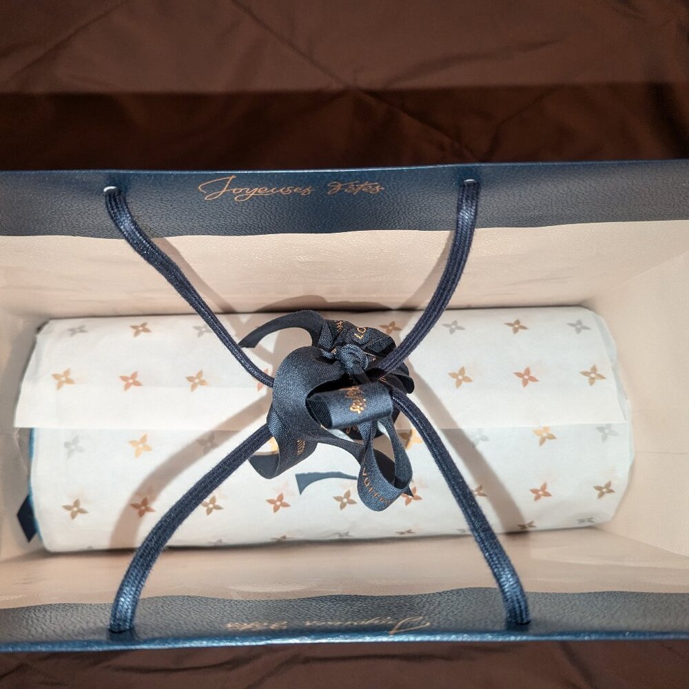 Louis Vuitton Brand New Royal Blue logo printed towel